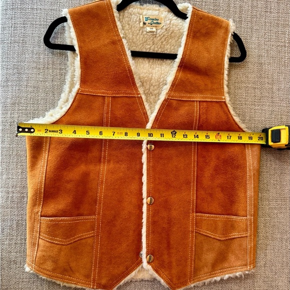 Vintage Brown Suede and Shearling Vest - Picture 4 of 7